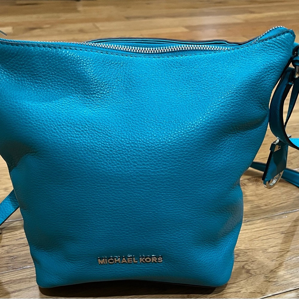 Micheal Kors Leather Crossbody - Picture 3 of 9